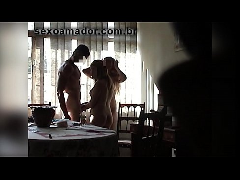 ❤️ Сексуални пријатељи позивају џиновског мушкарца и тројку са њим ❤❌ Супер секс код нас